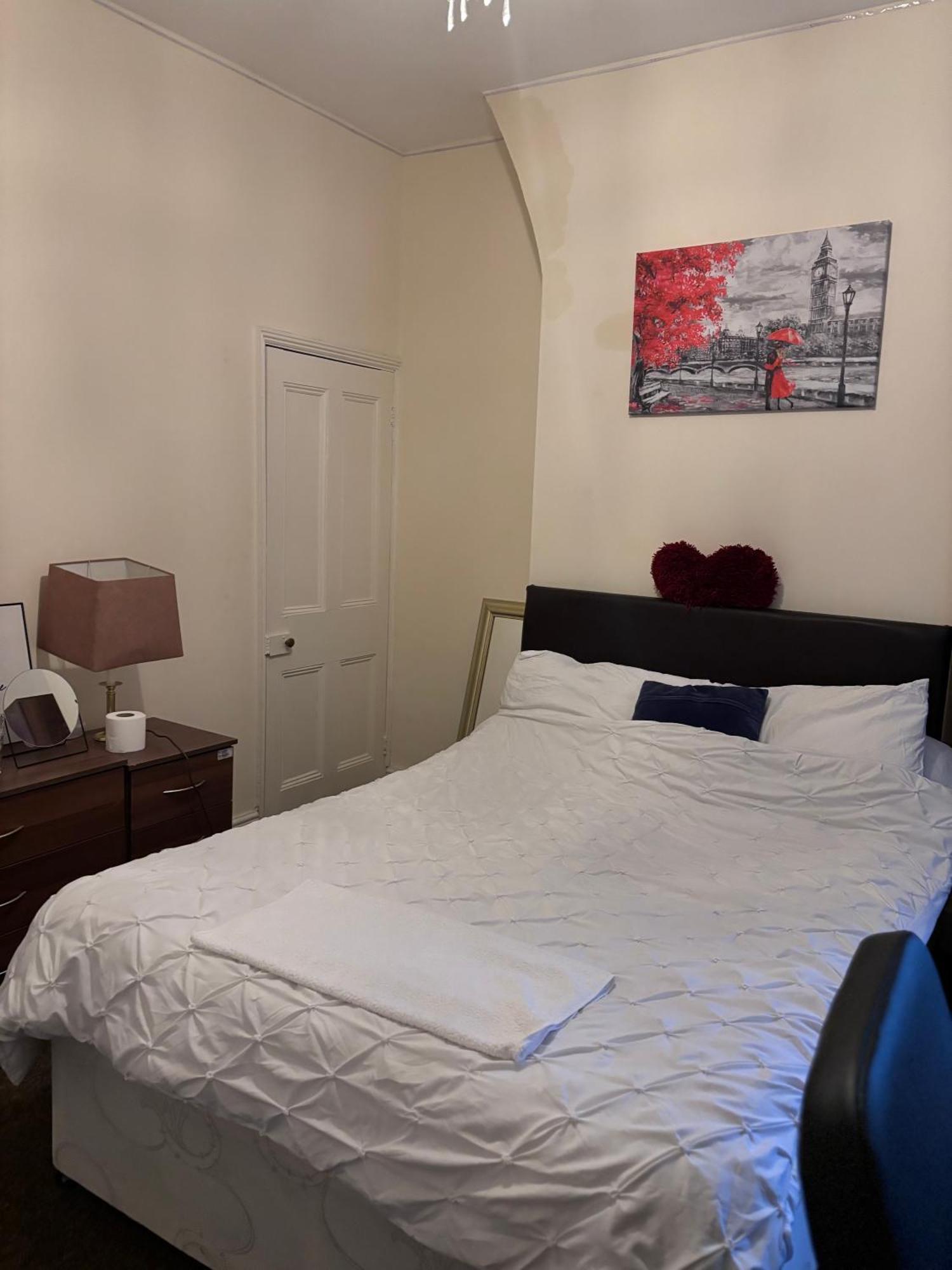 Lovely Room Within 5 Mins Walk To Stoke Train Station With Double And Single Room Exterior foto