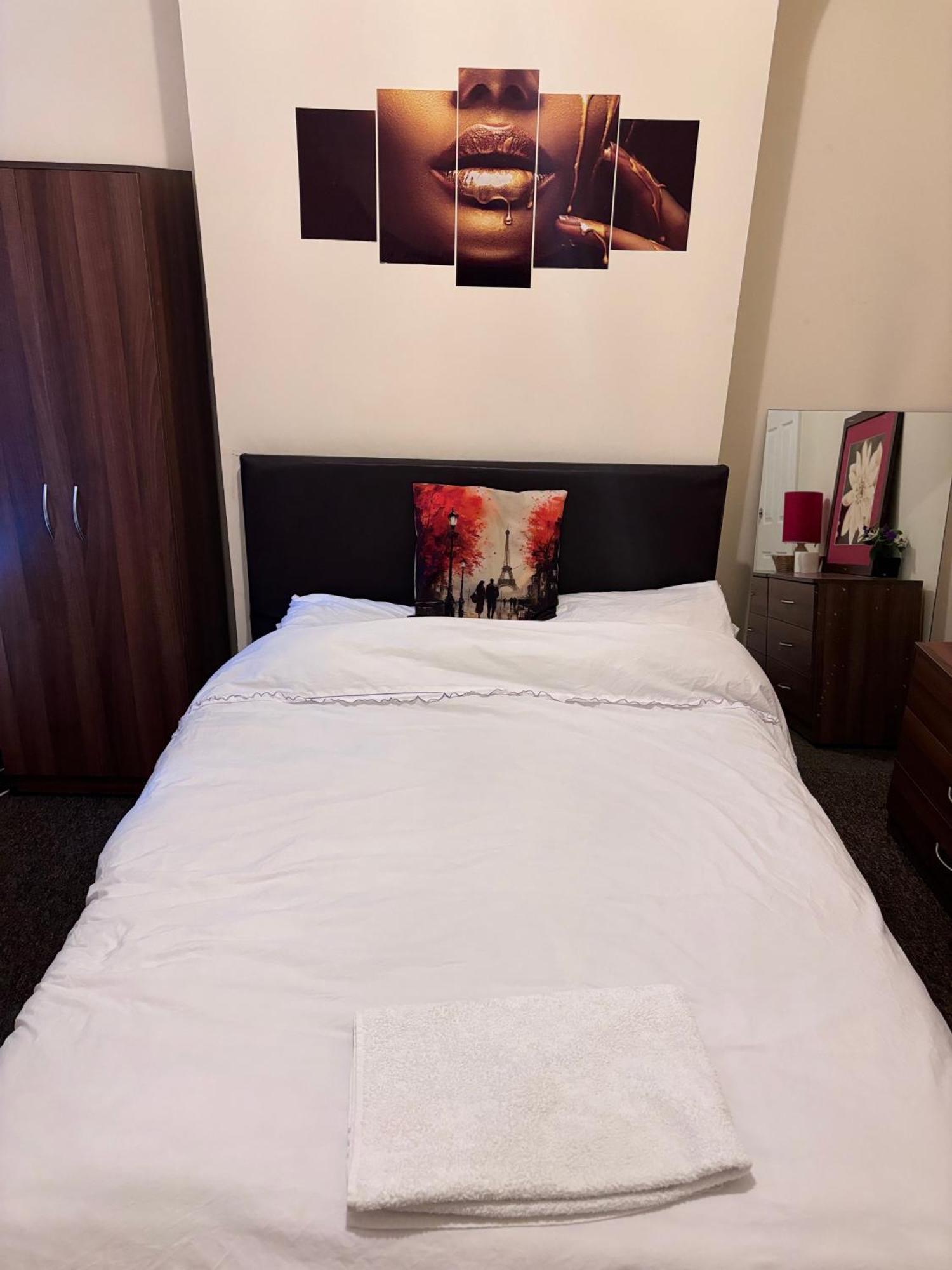 Lovely Room Within 5 Mins Walk To Stoke Train Station With Double And Single Room Exterior foto