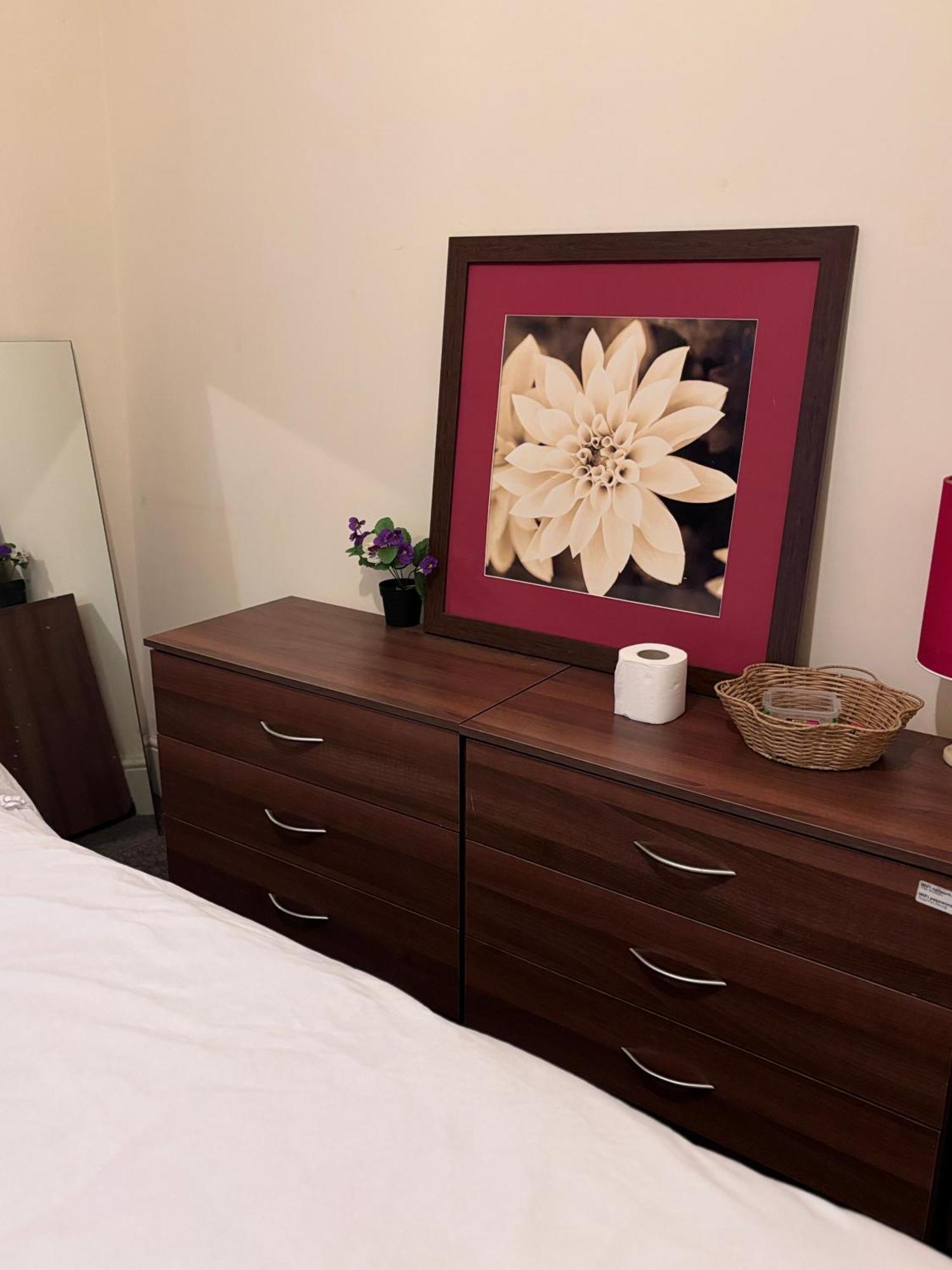 Lovely Room Within 5 Mins Walk To Stoke Train Station With Double And Single Room Exterior foto