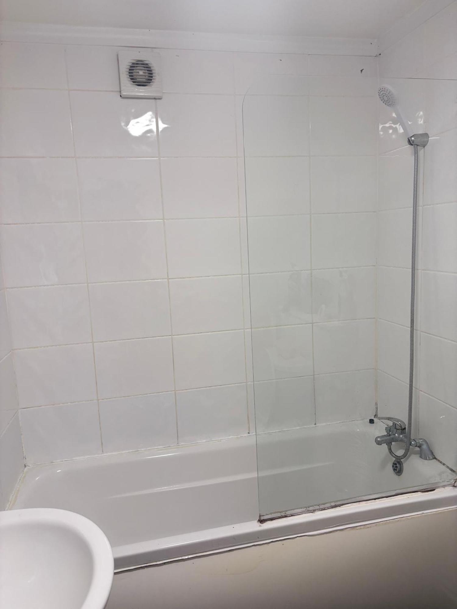 Lovely Room Within 5 Mins Walk To Stoke Train Station With Double And Single Room Exterior foto