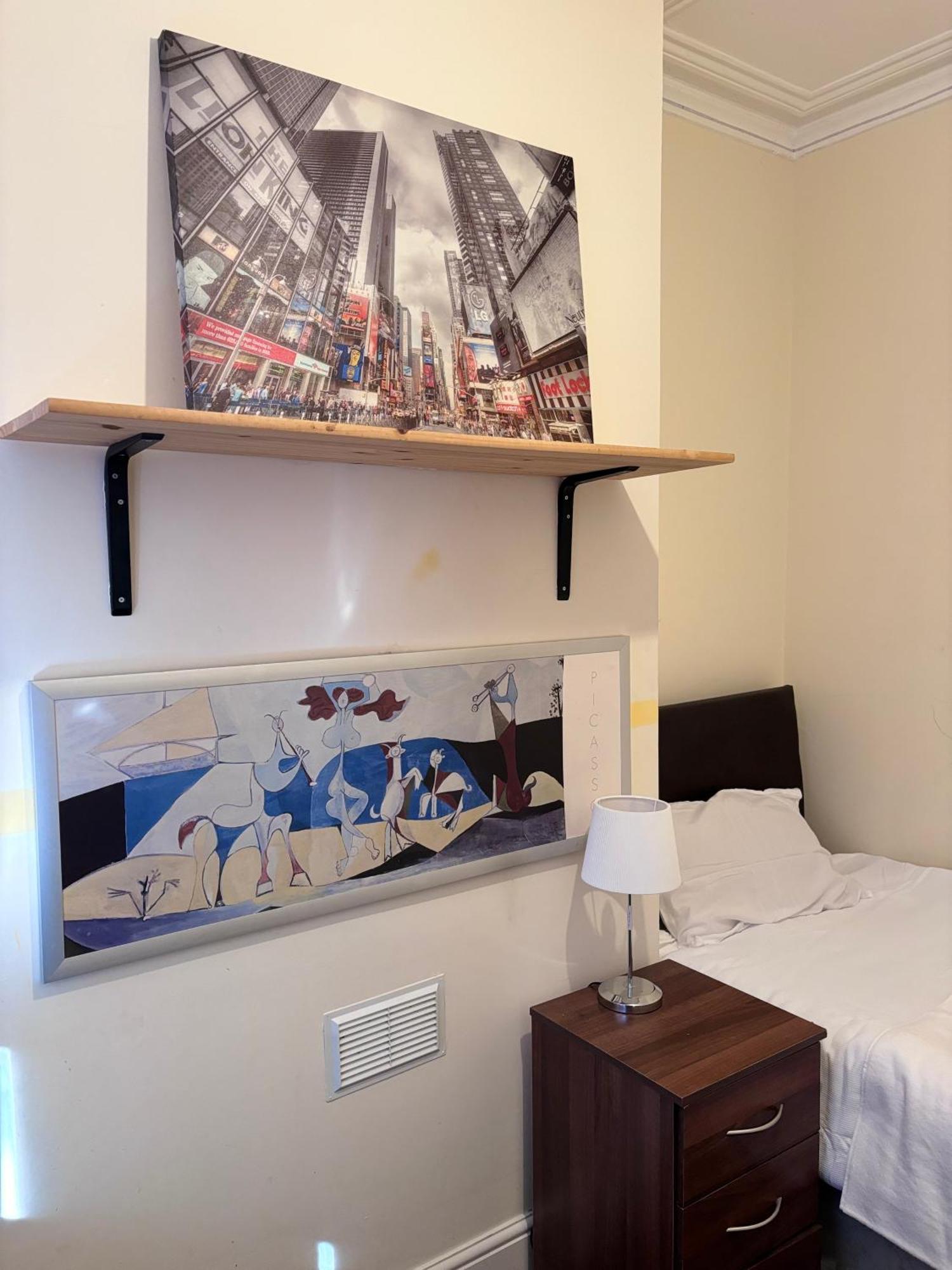 Lovely Room Within 5 Mins Walk To Stoke Train Station With Double And Single Room Exterior foto